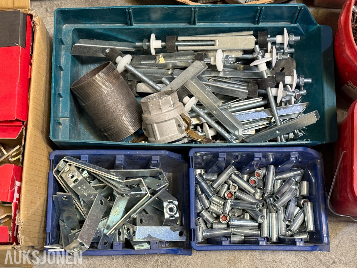 Stort parti festemateriell, skruer og bolter – Fischer, Würth, Hilti