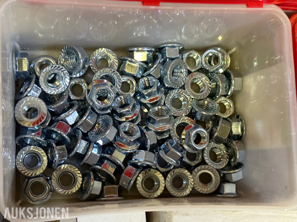 Stort parti festemateriell, skruer og bolter – Fischer, Würth, Hilti