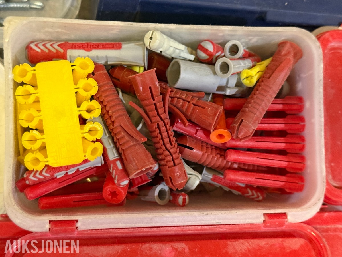 Stort parti festemateriell, skruer og bolter – Fischer, Würth, Hilti