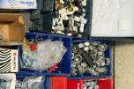 Stort parti festemateriell, skruer og bolter – Fischer, Würth, Hilti