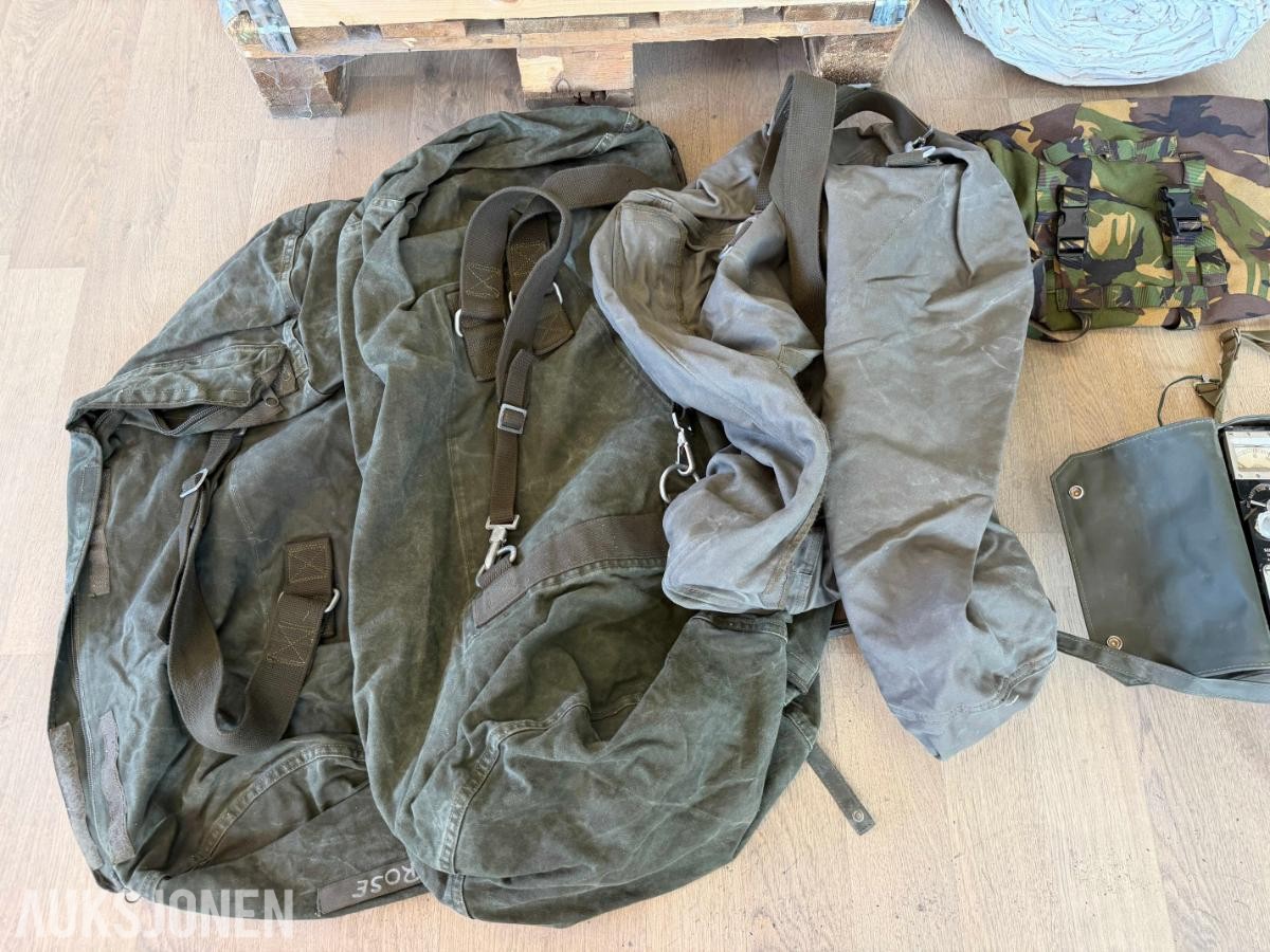 Militært bruksutstyr: Ammokasser, snøkamuflasje, feltutstyr, 1800 skobørster, m.m