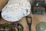 Militært bruksutstyr: Ammokasser, snøkamuflasje, feltutstyr, 1800 skobørster, m.m