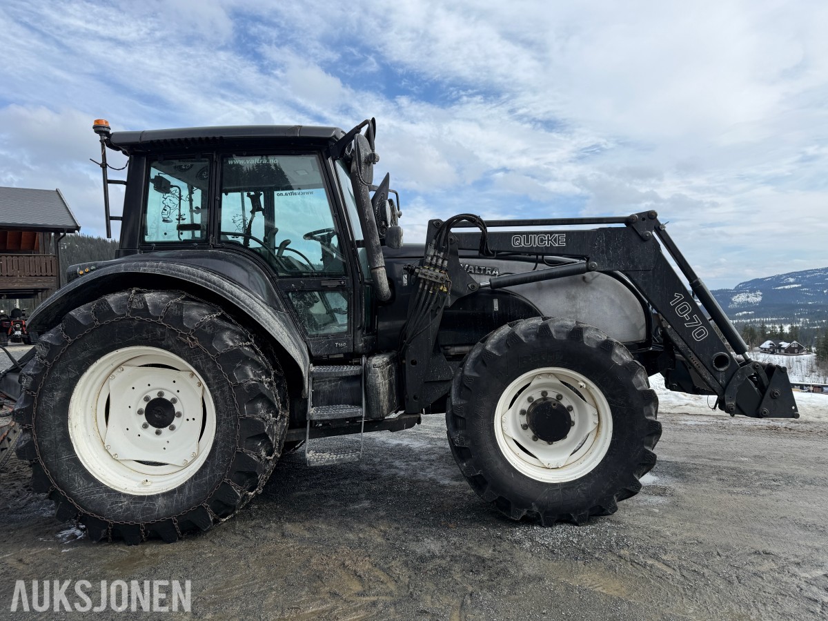 2005 Valtra T160 m/frontlaster og mye arbeidslys