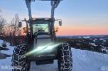 2005 Valtra T160 m/frontlaster og mye arbeidslys