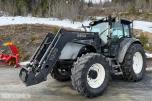 2005 Valtra T160 m/frontlaster og mye arbeidslys