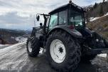 2005 Valtra T160 m/frontlaster og mye arbeidslys