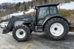 2005 Valtra T160 m/frontlaster og mye arbeidslys
