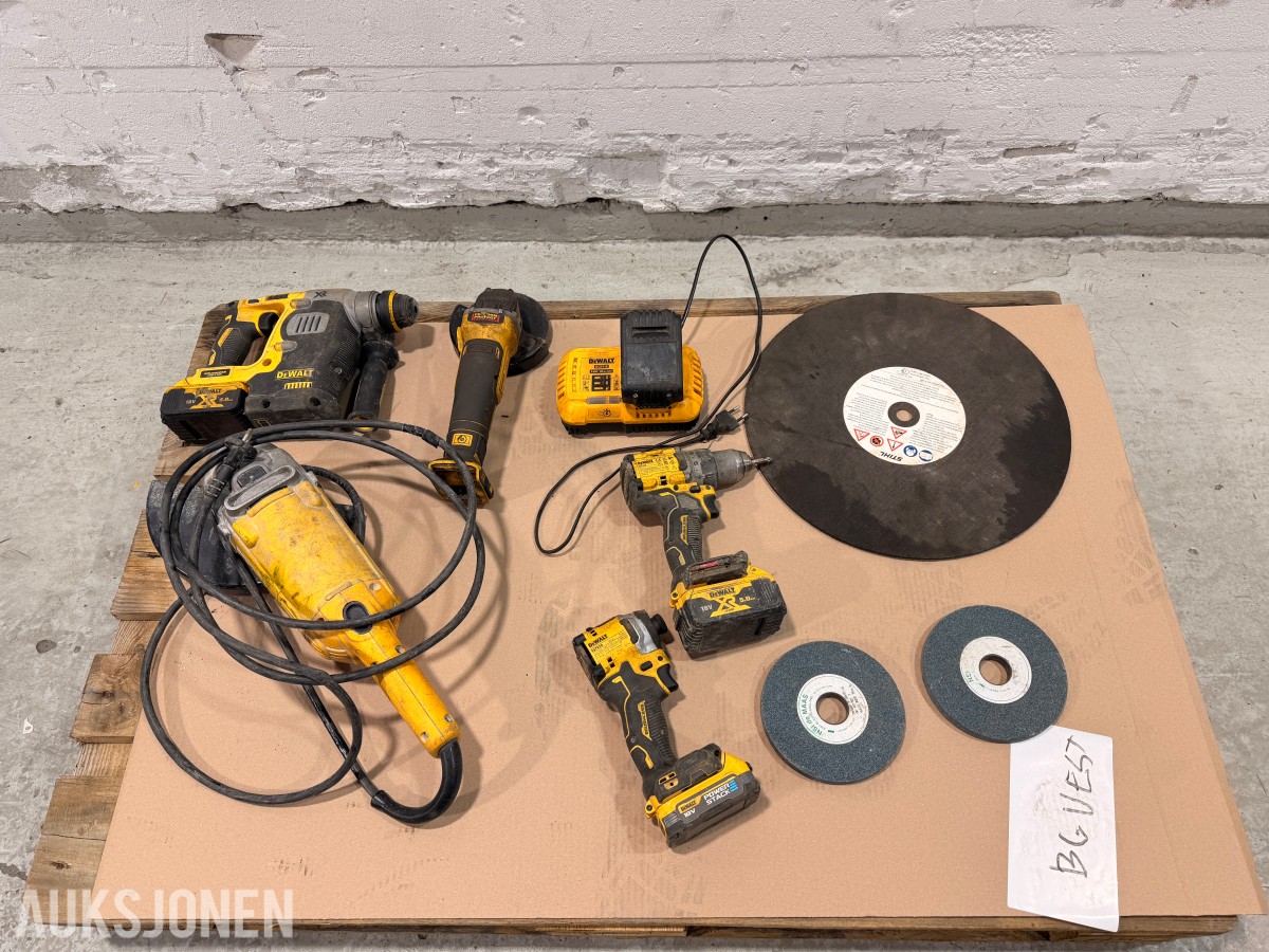 DeWalt verktøypakke 18V XR – borhammer, vinkelsliper, muttertrekker