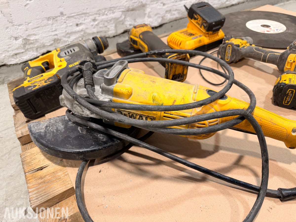 DeWalt verktøypakke 18V XR – borhammer, vinkelsliper, muttertrekker