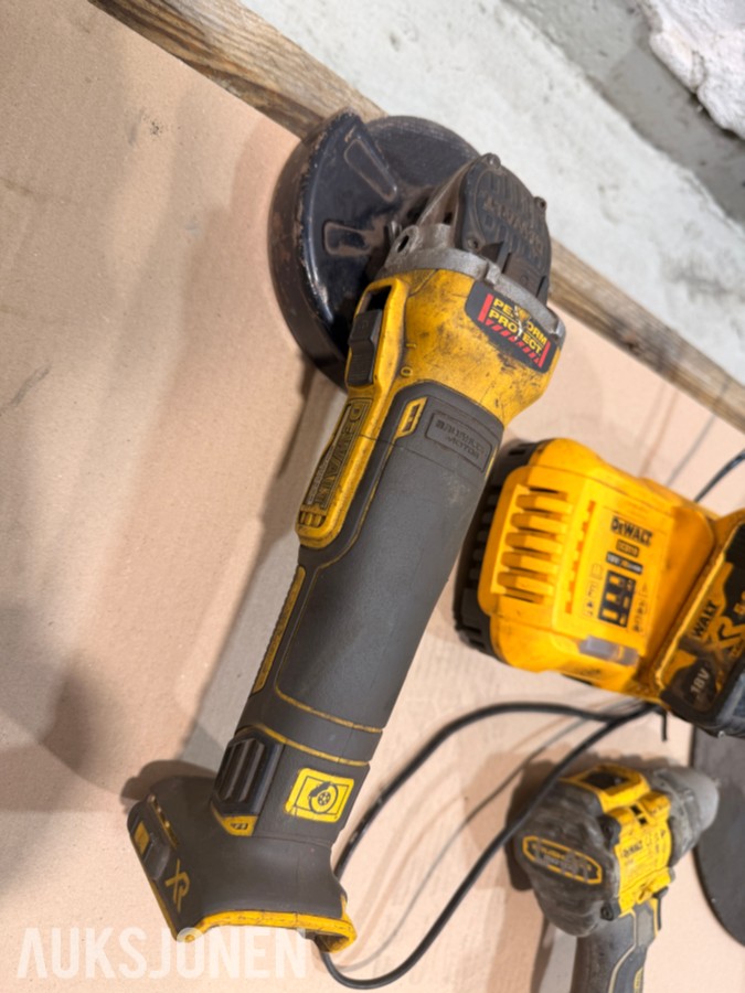DeWalt verktøypakke 18V XR – borhammer, vinkelsliper, muttertrekker
