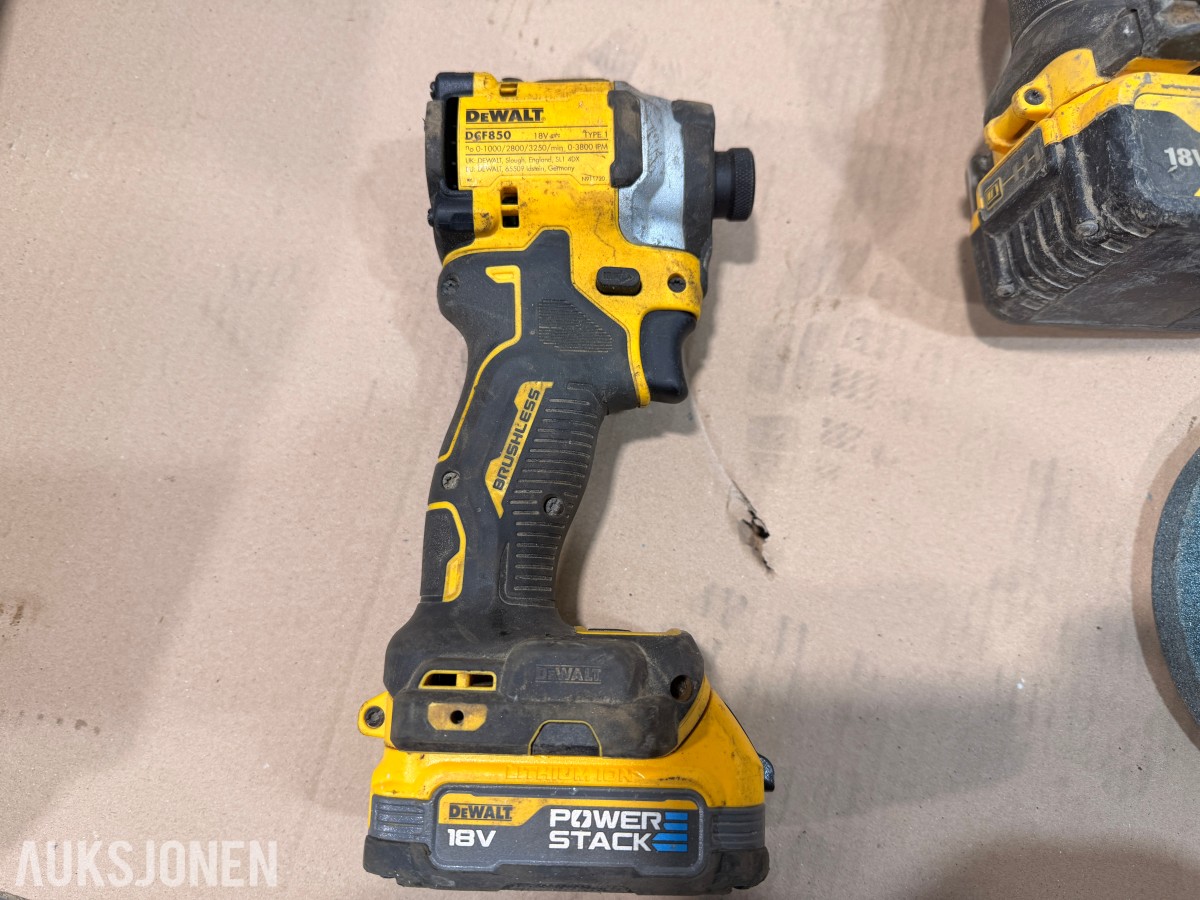 DeWalt verktøypakke 18V XR – borhammer, vinkelsliper, muttertrekker