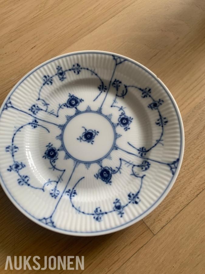 parti med Royal Copenhagen servise eldre modell