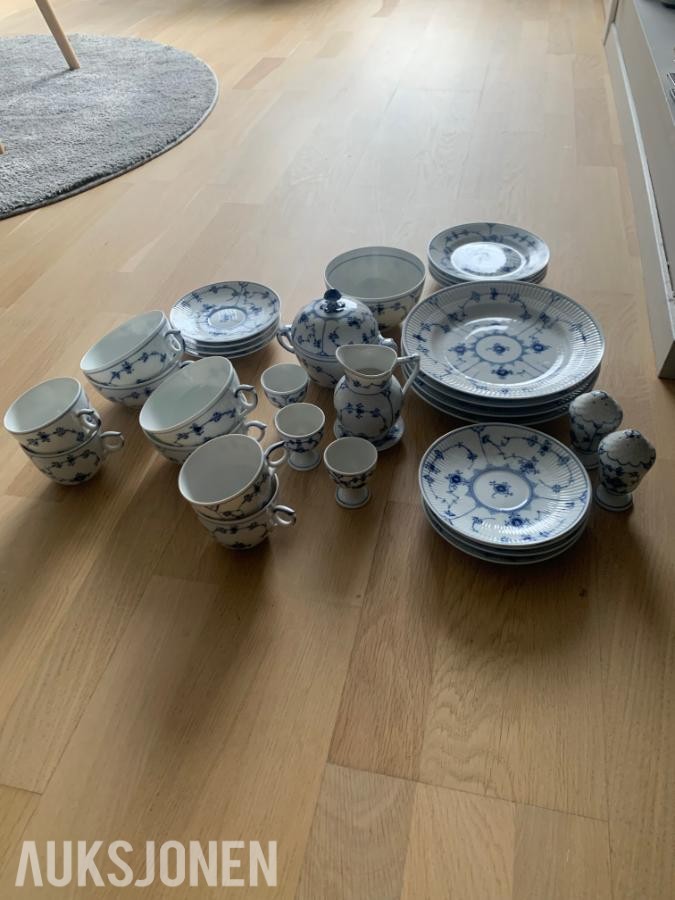 parti med Royal Copenhagen servise eldre modell