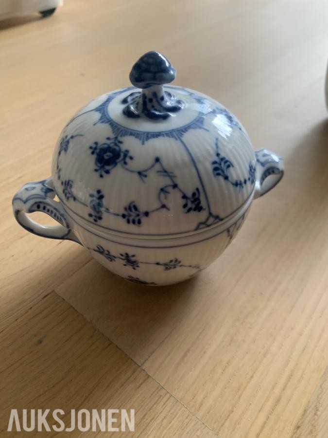 parti med Royal Copenhagen servise eldre modell