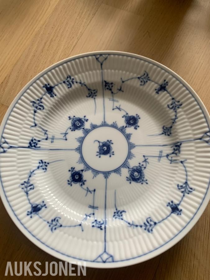 parti med Royal Copenhagen servise eldre modell