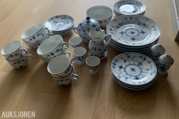 parti med Royal Copenhagen servise eldre modell