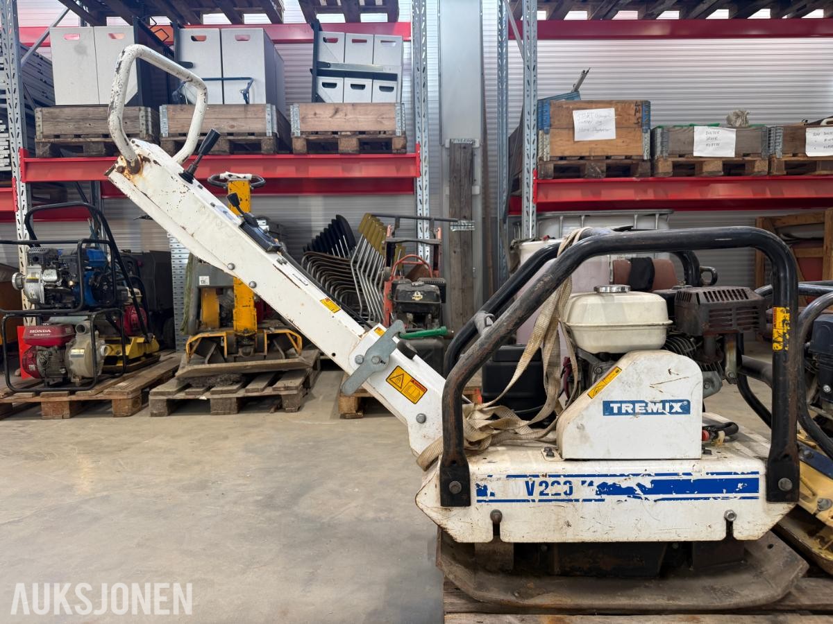 2006 Tremix MV200 vibroplate.