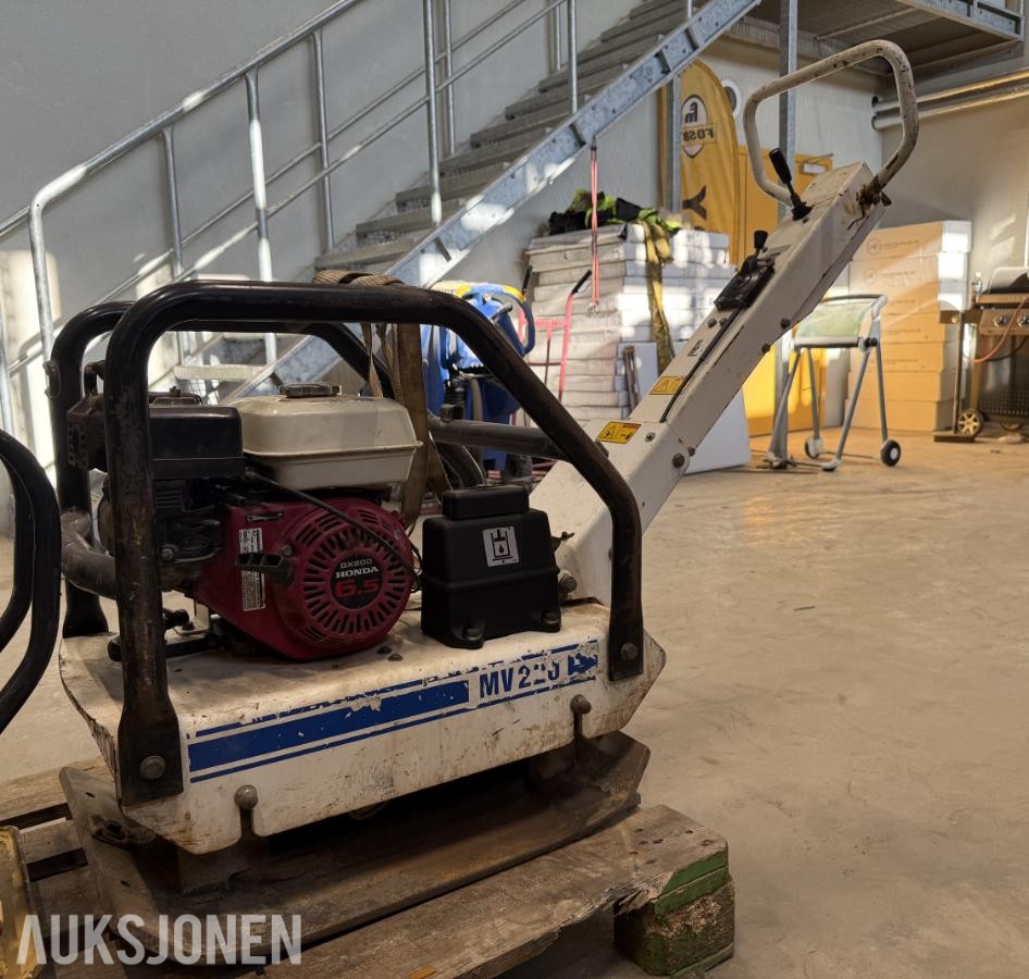 2006 Tremix MV200 vibroplate.