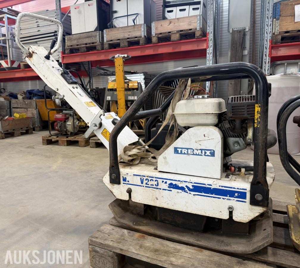 2006 Tremix MV200 vibroplate.