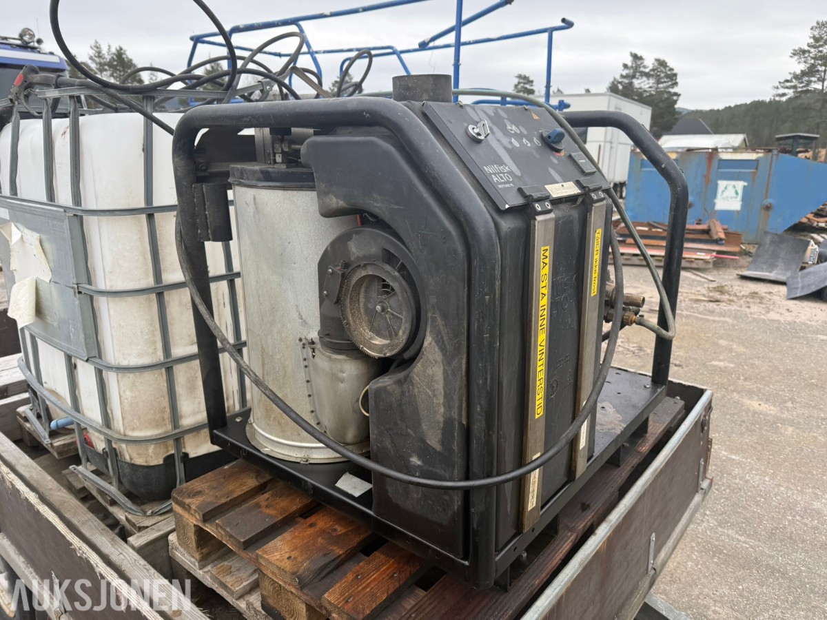 2015 Tredal T-15-BBL tilhenger med Nilfisk høytrykkspyler – Honda GX390 elstart