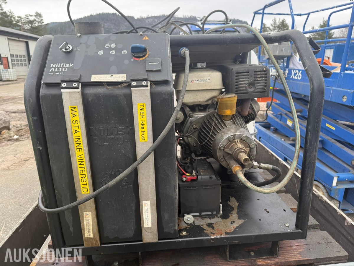 2015 Tredal T-15-BBL tilhenger med Nilfisk høytrykkspyler – Honda GX390 elstart