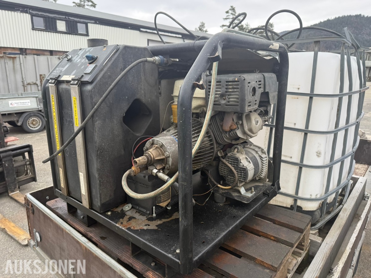 2015 Tredal T-15-BBL tilhenger med Nilfisk høytrykkspyler – Honda GX390 elstart