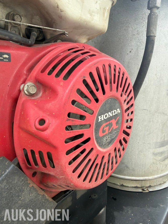 2015 Tredal T-15-BBL tilhenger med Nilfisk høytrykkspyler – Honda GX390 elstart
