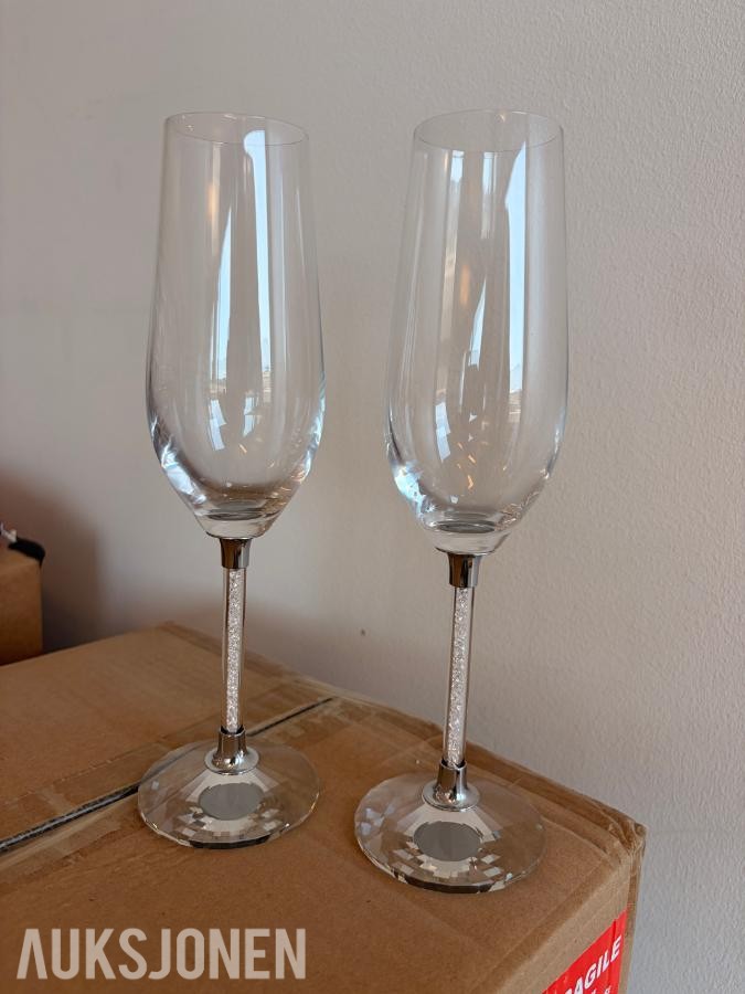 Swarovski Champagne glass - 72 timers auksjon