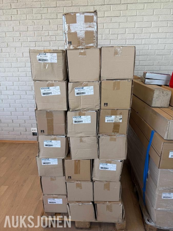 1500 x Lysrør og tilbehør: Philips, Nordeon, Osram