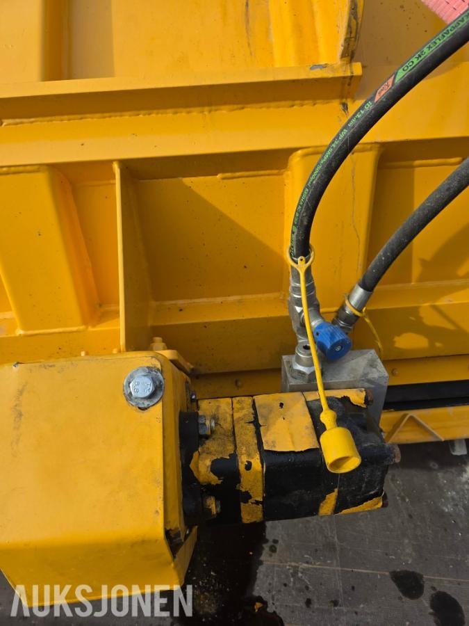 2025 Falköping S-25 Sandspreder til Manitou