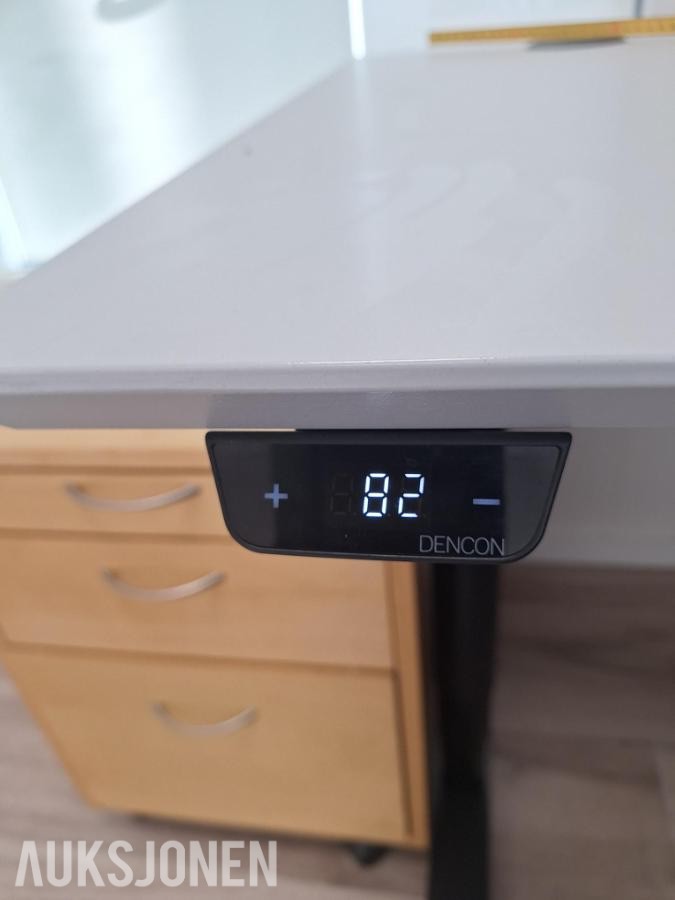 Skrivebord elektrisk hev/senk og stol