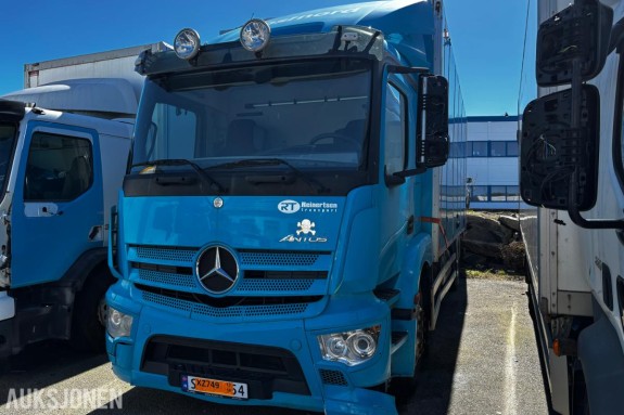 2013 MERCEDES-BENZ ANTOS. 299HK 7.7D. BLUETEC EURO6. SKAPBIL. FULL SIDEÅPNING. ZEPRO BAKLØFT. KOLLISJONSKADET REPOBJEKT
