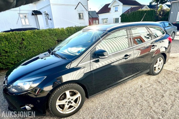2012 Ford Focus 1.0 125hk rep objekt navigasjon parkeringssensor s+v dekk eu ok 03.2028