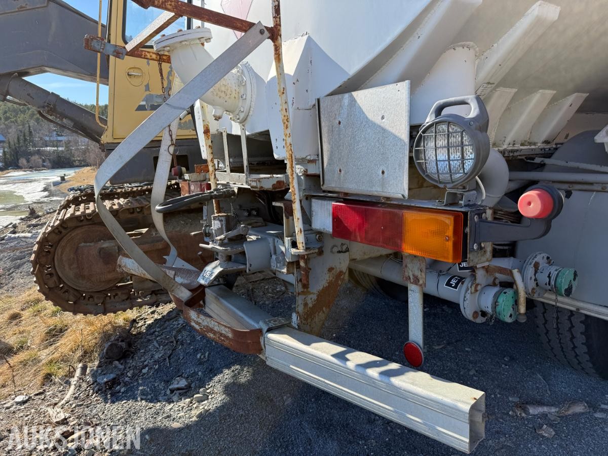1986 VOLVO F10 TANKBIL med kun 37.500 KM
