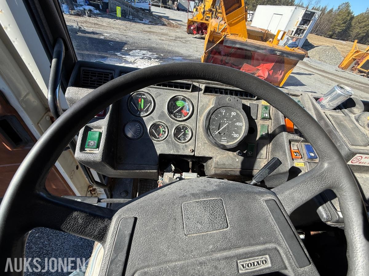 1986 VOLVO F10 TANKBIL med kun 37.500 KM