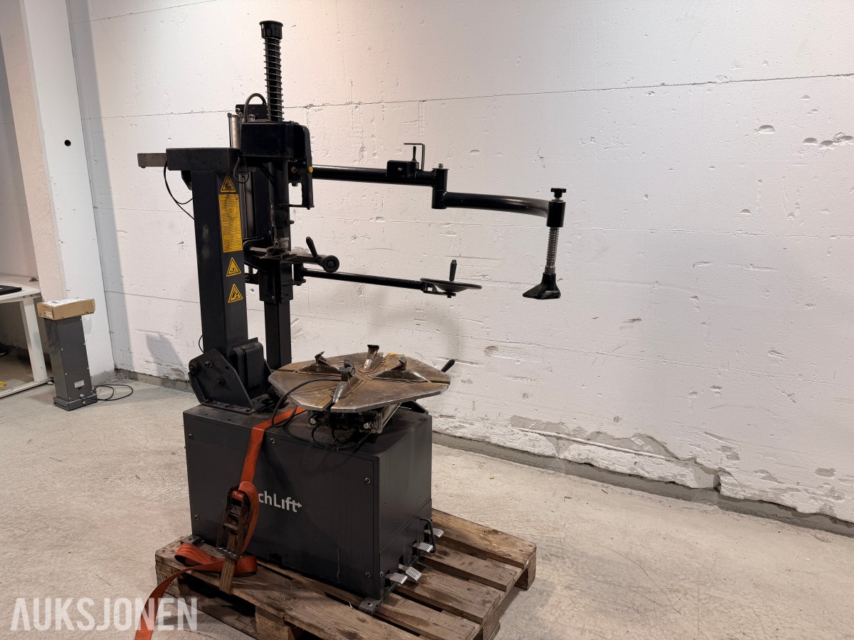 2022 TechLift 821R dekkomlegger 12–24” Med hjelpearmer
