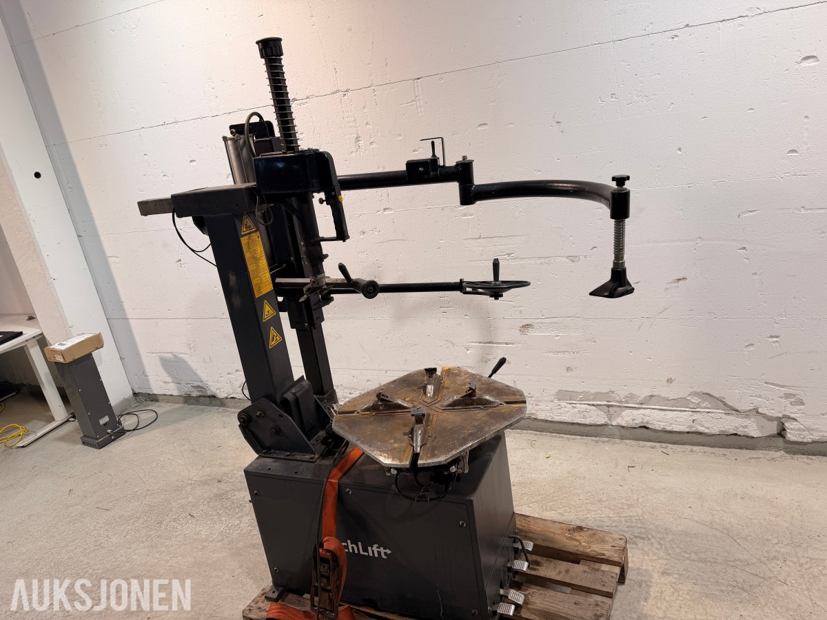 2022 TechLift 821R dekkomlegger 12–24” Med hjelpearmer
