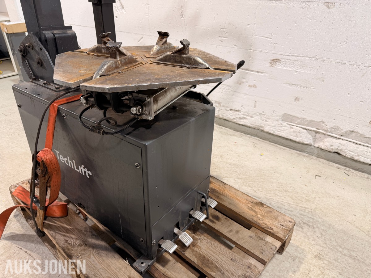 2022 TechLift 821R dekkomlegger 12–24” Med hjelpearmer
