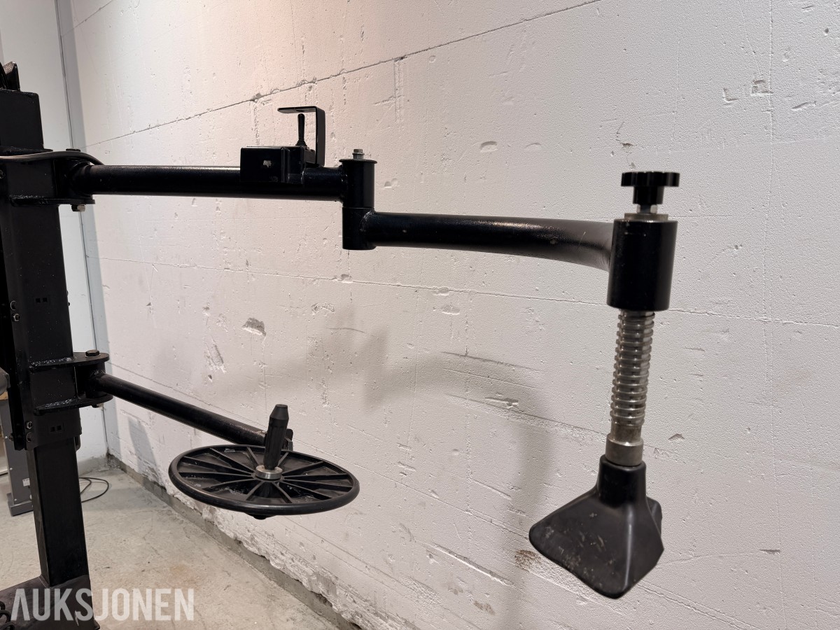 2022 TechLift 821R dekkomlegger 12–24” Med hjelpearmer