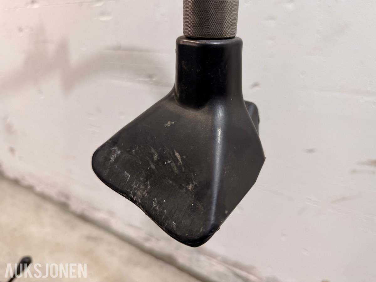 2022 TechLift 821R dekkomlegger 12–24” Med hjelpearmer