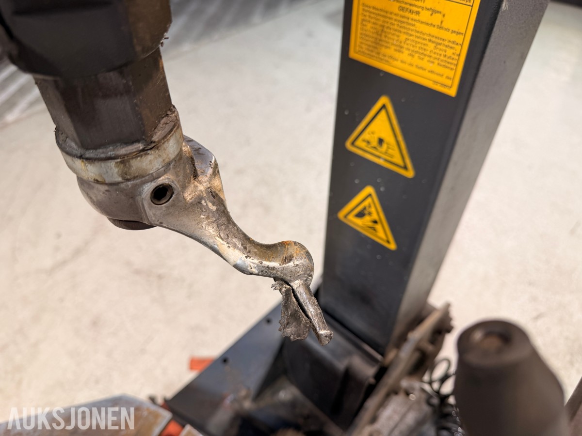 2022 TechLift 821R dekkomlegger 12–24” Med hjelpearmer