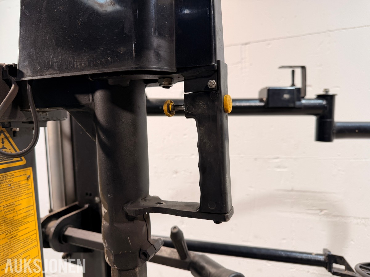 2022 TechLift 821R dekkomlegger 12–24” Med hjelpearmer