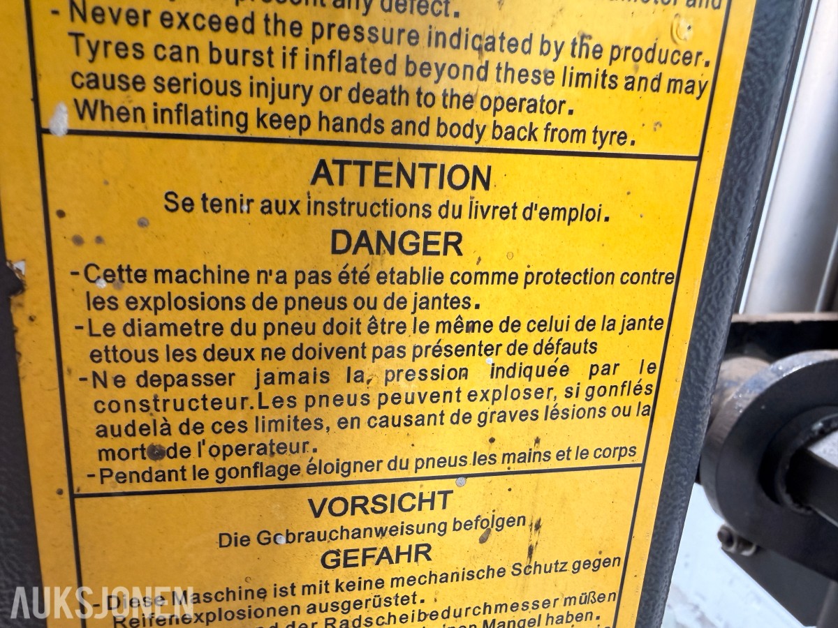 2022 TechLift 821R dekkomlegger 12–24” Med hjelpearmer