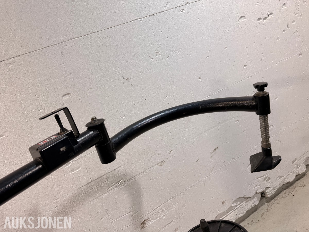 2022 TechLift 821R dekkomlegger 12–24” Med hjelpearmer