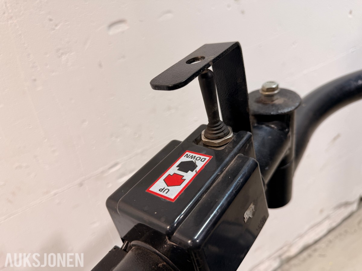 2022 TechLift 821R dekkomlegger 12–24” Med hjelpearmer