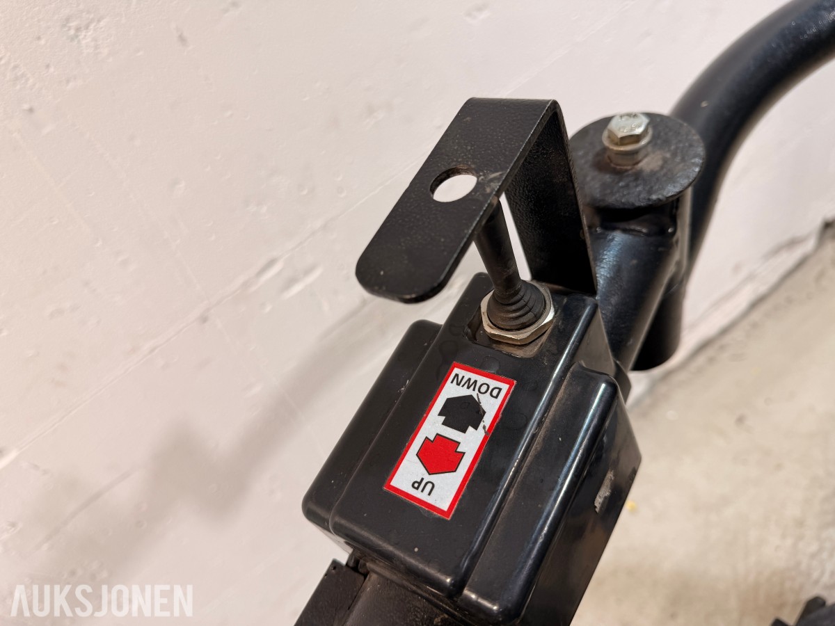 2022 TechLift 821R dekkomlegger 12–24” Med hjelpearmer
