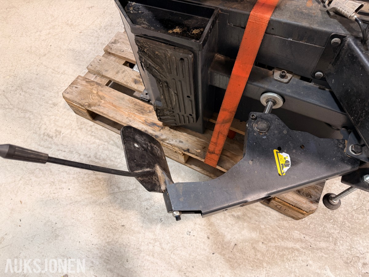 2022 TechLift 821R dekkomlegger 12–24” Med hjelpearmer