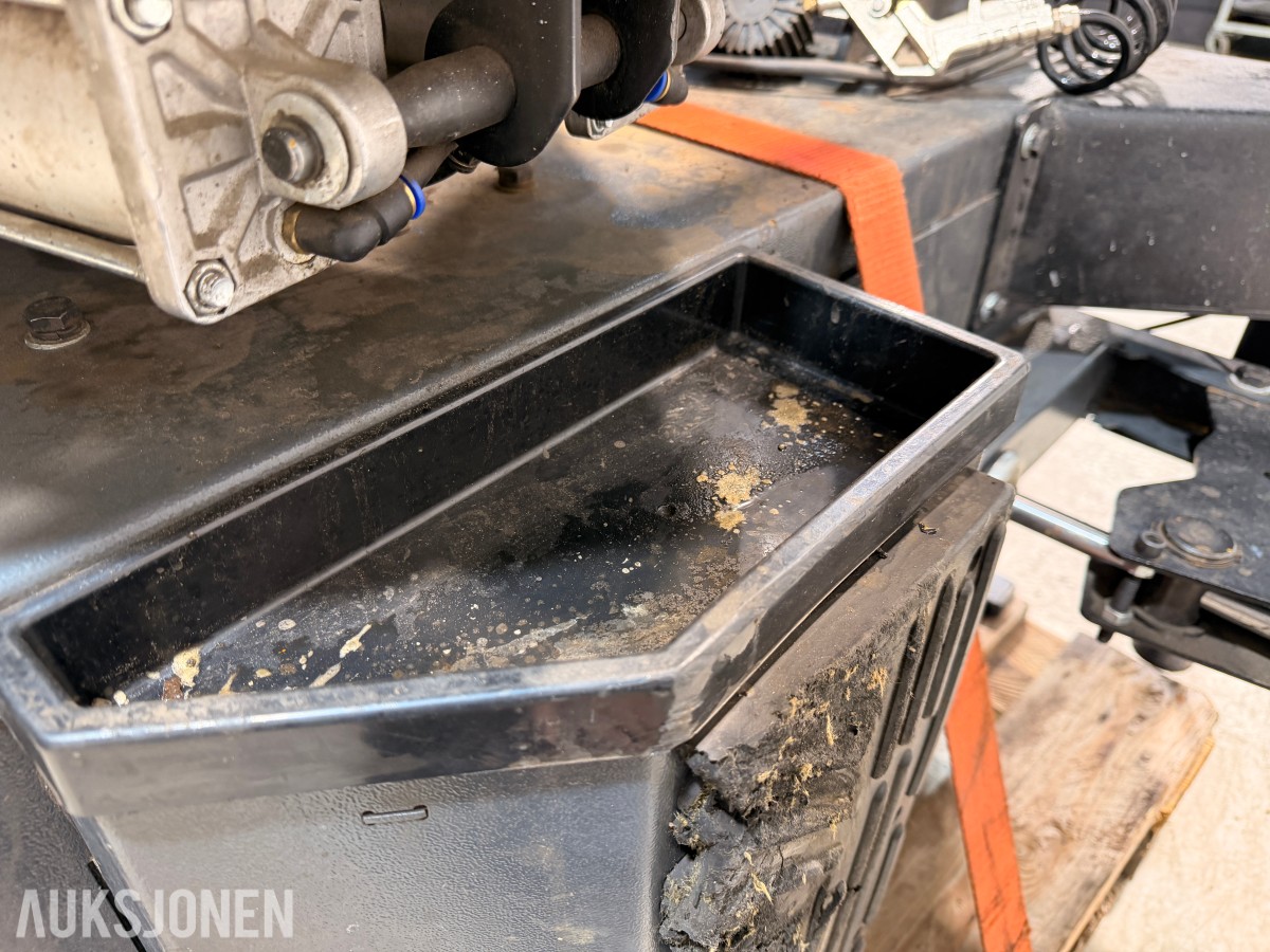 2022 TechLift 821R dekkomlegger 12–24” Med hjelpearmer