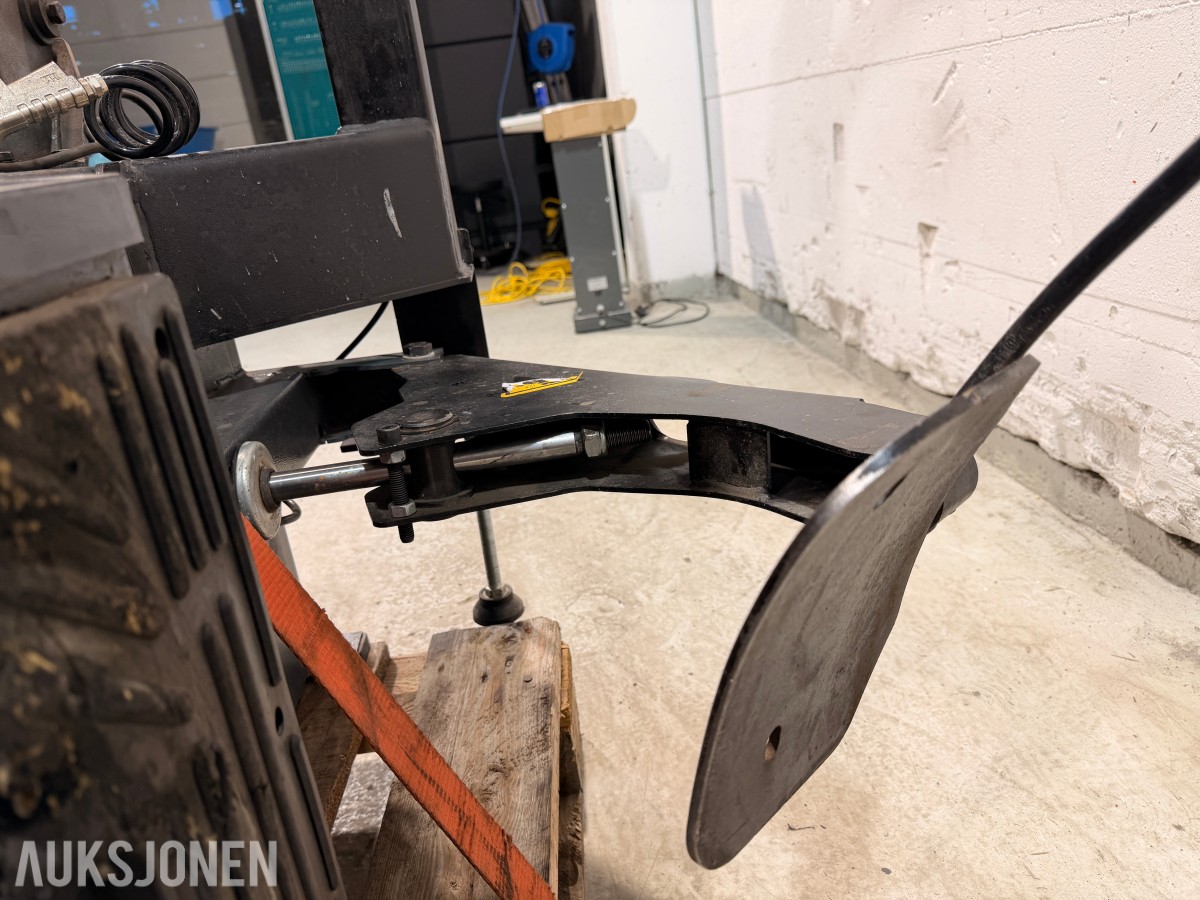 2022 TechLift 821R dekkomlegger 12–24” Med hjelpearmer