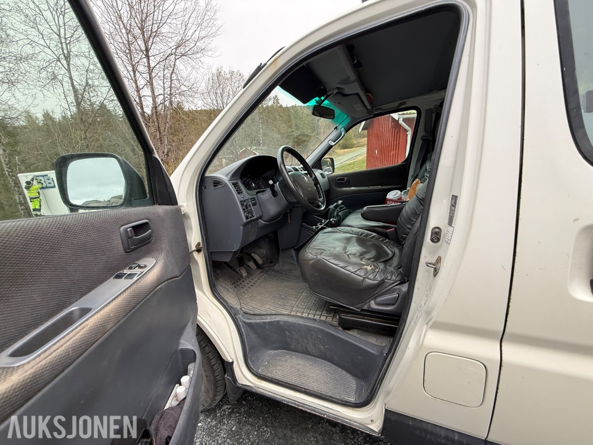 2009 Toyota HIACE 2.5-117 D 4WD med innredning